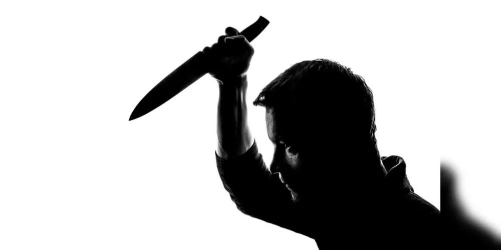 Caso ocorreu no bairro Jardim Arapongas e mulher conseguiu escapar