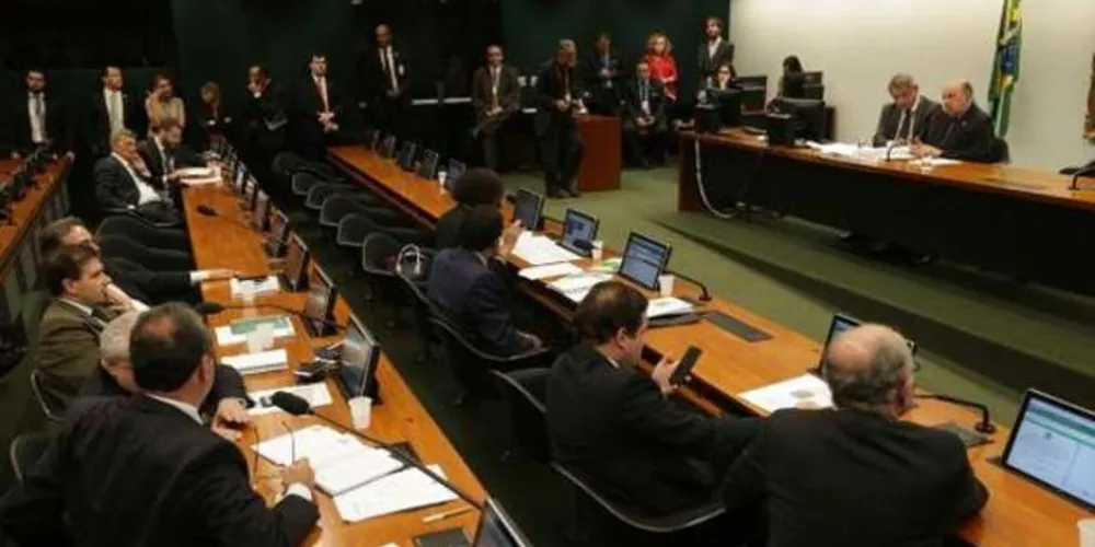 Imagem ilustrativa da imagem Projeto atribui fé pública a identidade de deputados