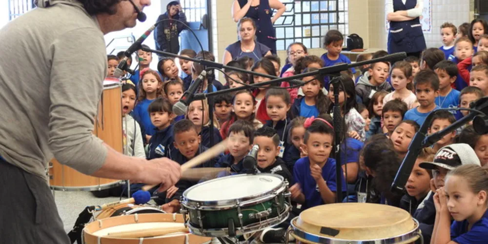 Imagem ilustrativa da imagem Escolas Municipais recebem Concertos Percussivos