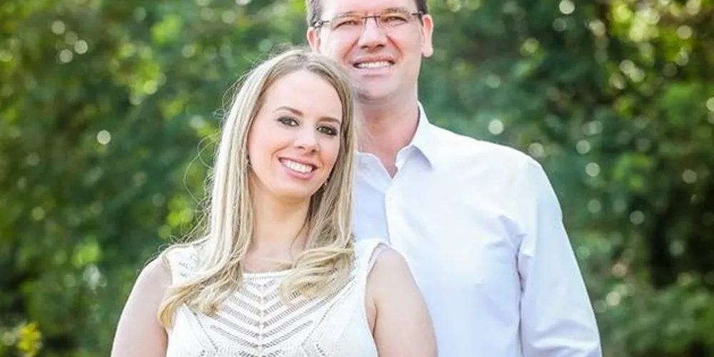 BODAS DE ALGODÃO - Jeziel e Angelica Nikosky, na última segunda feira (20), celebraram suas bodas de papel (dois anos de casados). Vale registrar, que o casal está celebrando a chegada de seu primeiro filho, Miguel. Que este segundo ano de casados seja a tradução para a alegria, felicidade e amor.