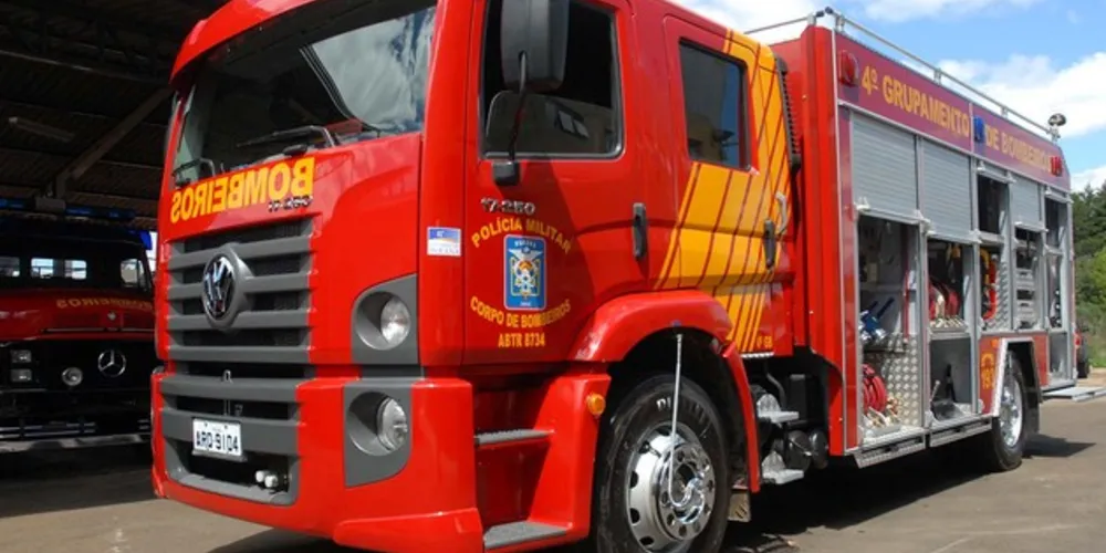 O Corpo de Bombeiros informou que a casa estava em péssimas condições de conservação.