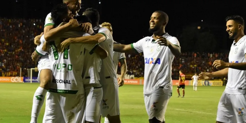 Imagem ilustrativa da imagem América-MG bate o Sport por 2 a 0 na Ilha do Retiro