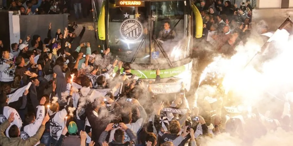 Imagem ilustrativa da imagem Torcida organiza recepção aos jogadores do Operário