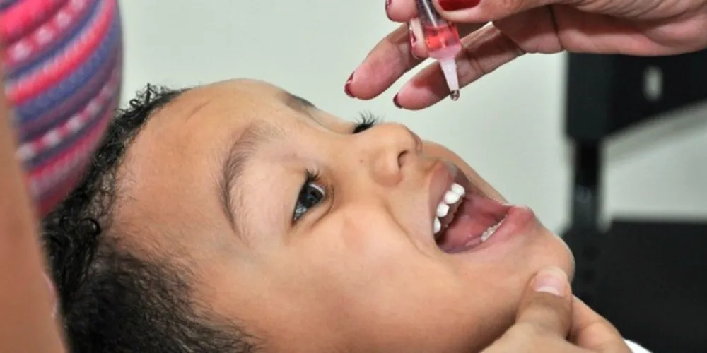Vacinação contra o sarampo é feita via oral, por gotinhas 