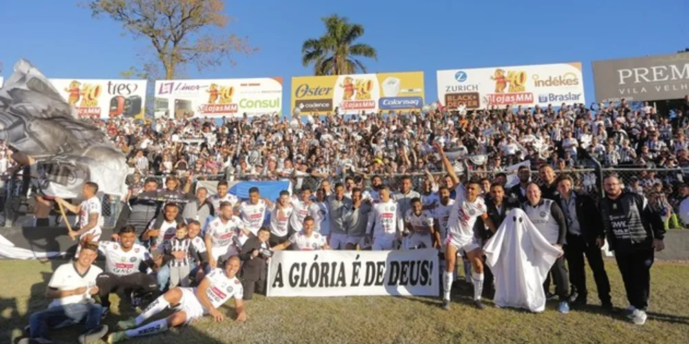 Imagem ilustrativa da imagem Edição do JM traz pôster com jogadores do Operário