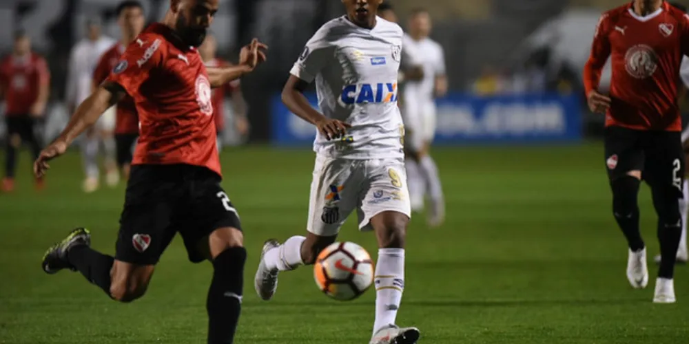Imagem ilustrativa da imagem Em jogo com briga, Santos é eliminado da Libertadores