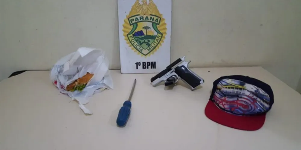 Imagem ilustrativa da imagem Rapaz apanha e é preso após roubar trailer de lanches