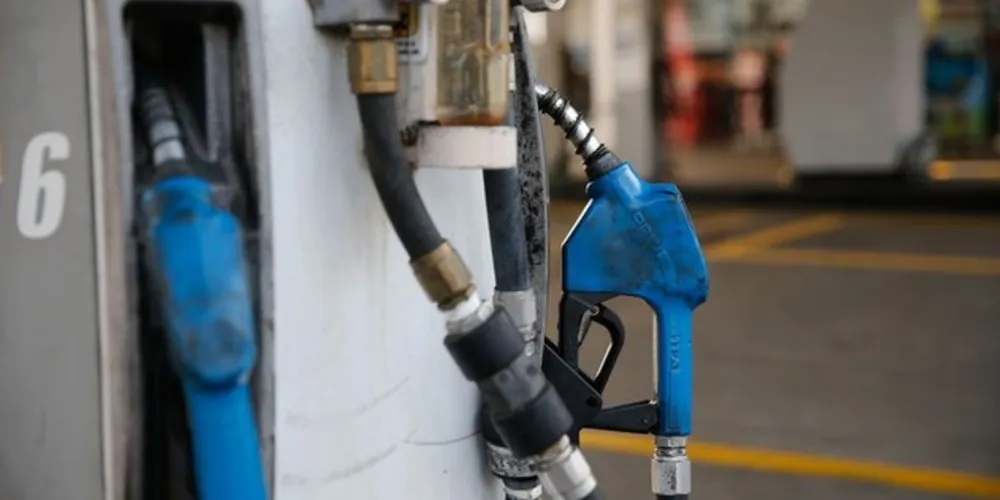 Gasolina mais cara nas refinarias a partir desta quinta-feira 