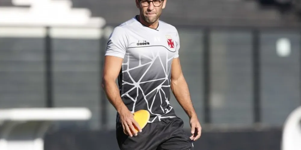 Imagem ilustrativa da imagem Na estreia de Valentim no Maracanã, Vasco da Gama recebe o Santos