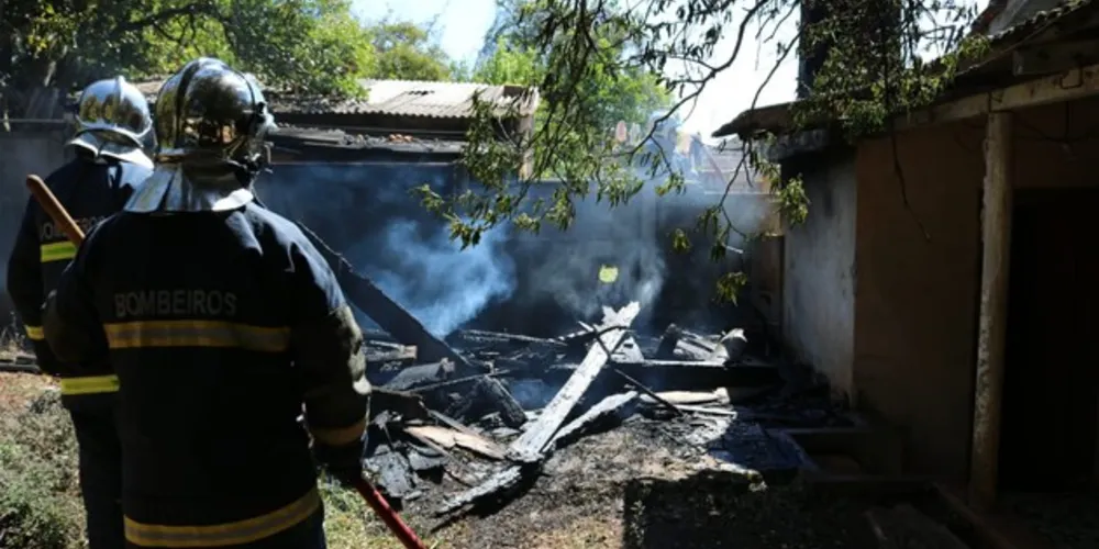 Imagem ilustrativa da imagem Mulher passa mal após incêndio em residência de PG