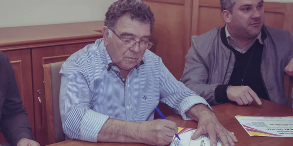 Imagem ilustrativa da imagem Telêmaco assina ordem para recapar 17 ruas