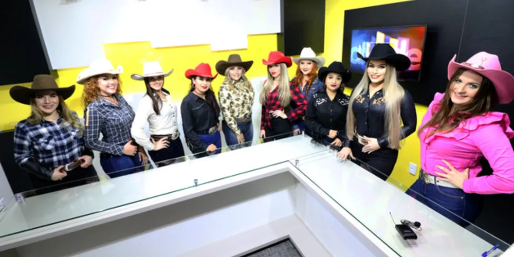 Imagem ilustrativa da imagem Candidatas a Rainha da Efapi visitam Portal aRede e JM