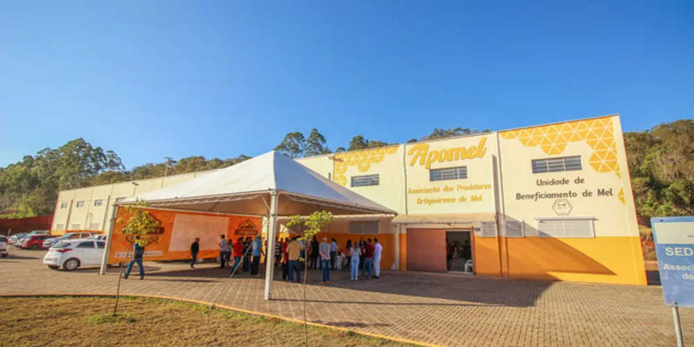 Imagem ilustrativa da imagem Apicultores de Ortigueira inauguram Unidade de Beneficiamento