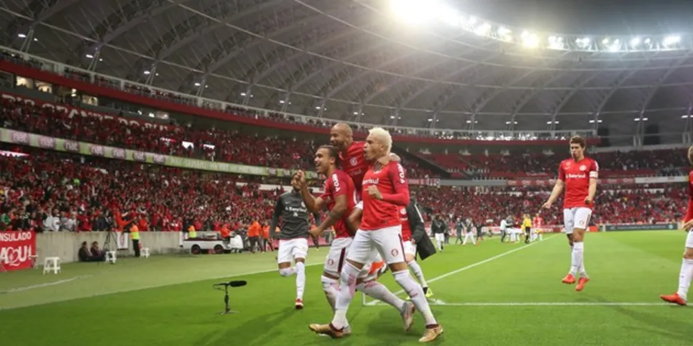 Imagem ilustrativa da imagem Inter vence o Flamengo e assume a ponta do Brasileirão