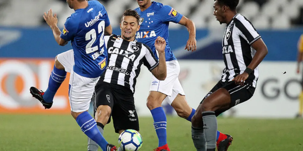 Imagem ilustrativa da imagem Botafogo e Cruzeiro empatam em 1 a 1 pelo Brasileirão