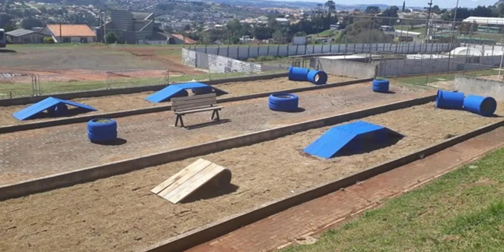 Espaço de convivência, concebido a partir de material reciclado, se localiza ao lado da Arena do Vôlei