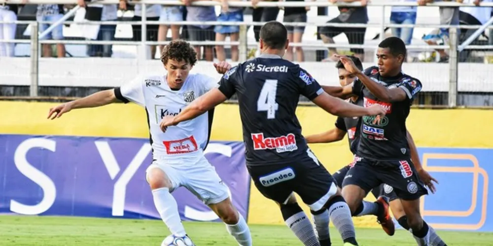 O lateral-direito Fabiano reforçou o Vitória no final da janela da Série A