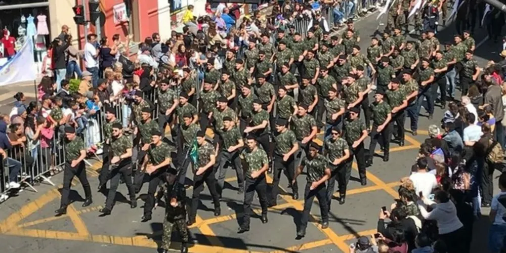 Imagem ilustrativa da imagem Companhia de veteranos do 13º BIB desfila na Independência