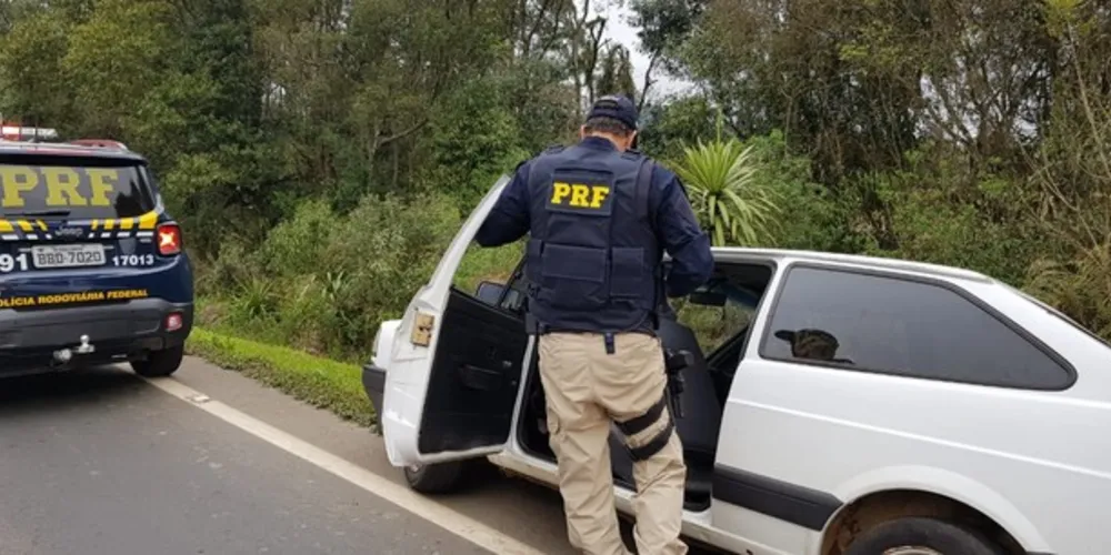 Imagem ilustrativa da imagem Carro furtado é recuperado pela PRF em Imbituva