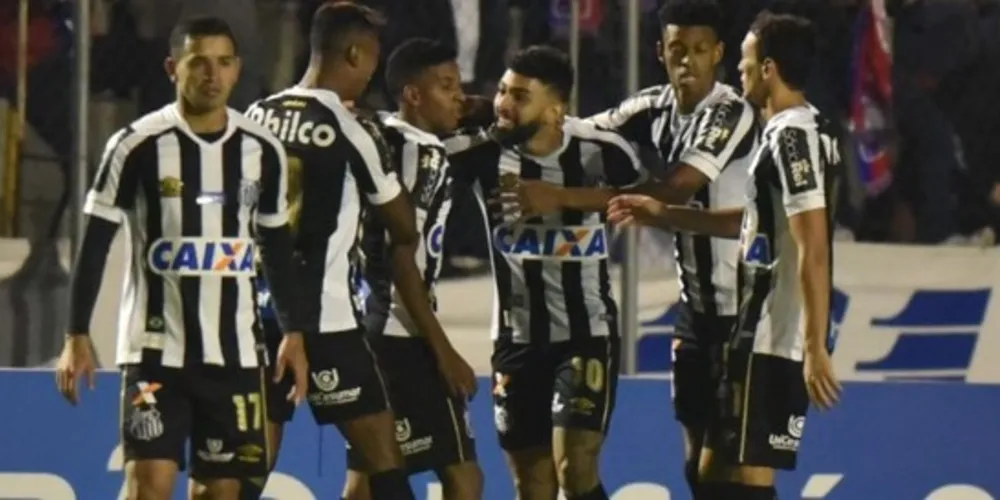 Imagem ilustrativa da imagem Santos vence por 2 a 0 e amplia jejum do Paraná
