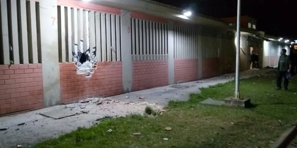Imagem ilustrativa da imagem Bandidos explodem muro de presídio e 28 fogem