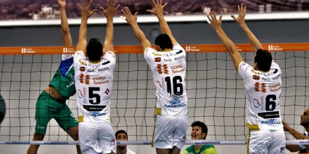 Imagem ilustrativa da imagem Fora de casa, Caramuru Vôlei vence Foz do Iguaçu