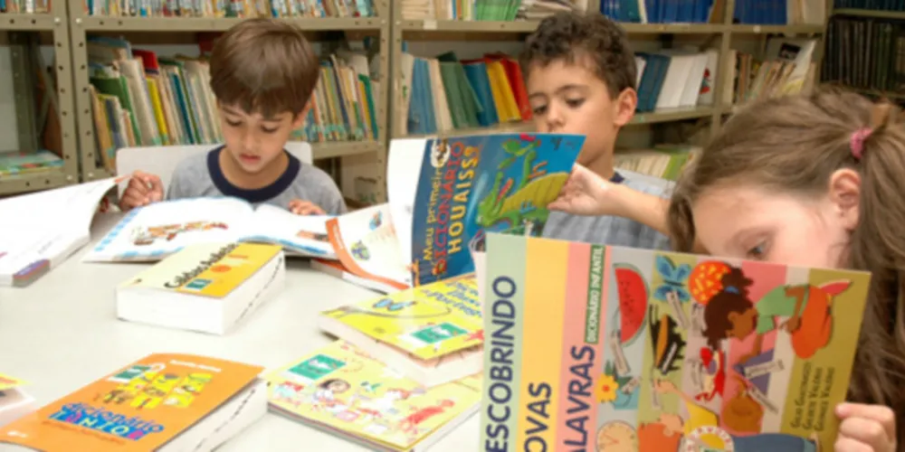 Escolas podem indicar até duas opções de coleções para cada área disciplinar ou faixa etária 