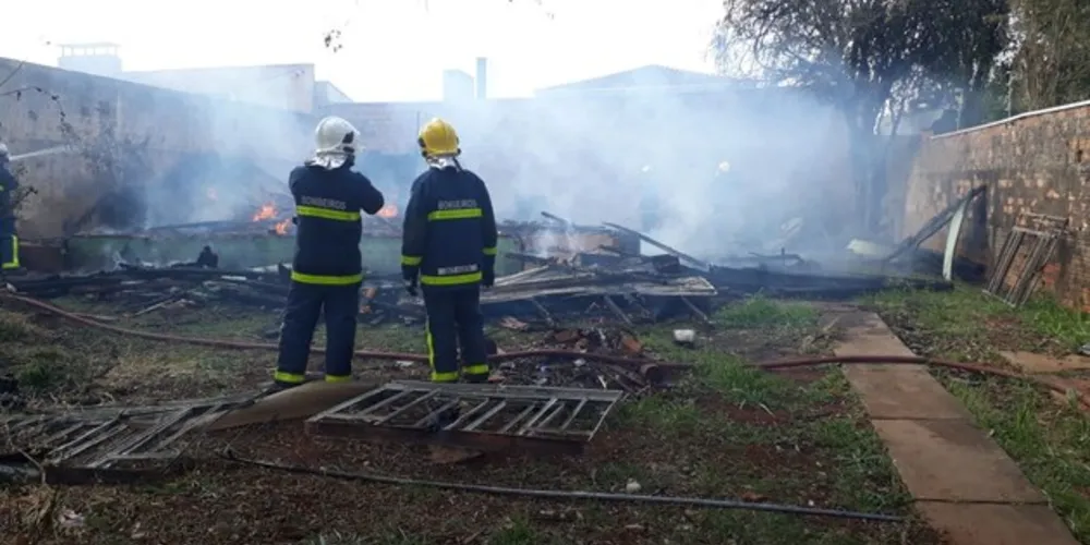 Imagem ilustrativa da imagem Bombeiros controlam incêndio em residência de PG