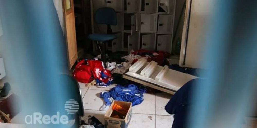 Imagem ilustrativa da imagem Rapaz é preso após arrombar estádio de futebol em PG