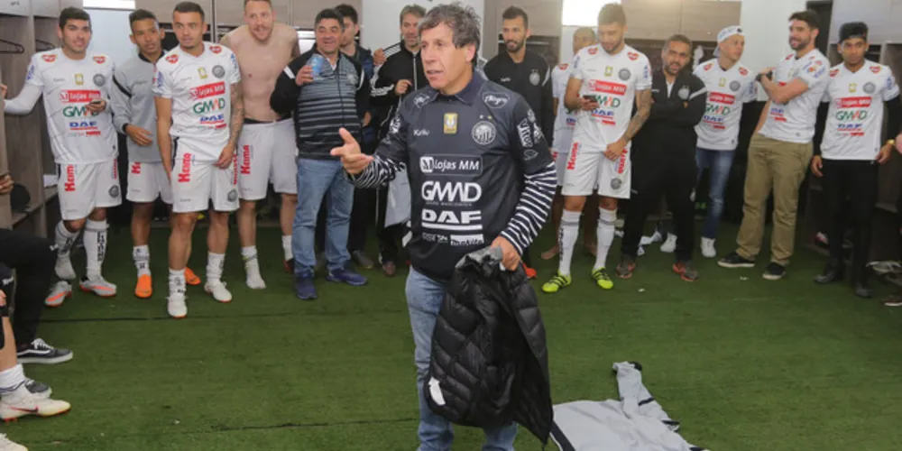 Álvaro Góes, após o acesso da equipe para a Série B do Brasileirão