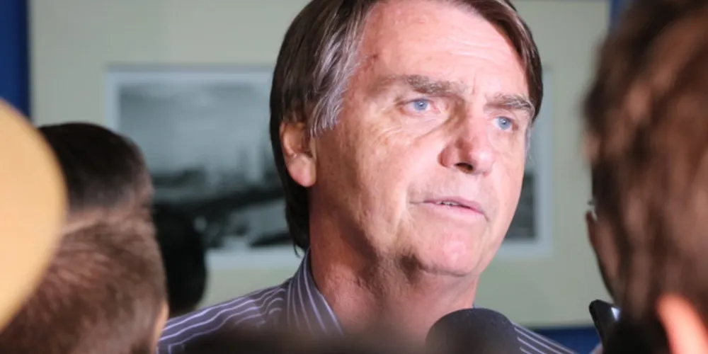 Imagem ilustrativa da imagem Jair Bolsonaro inicia alimentação por via oral