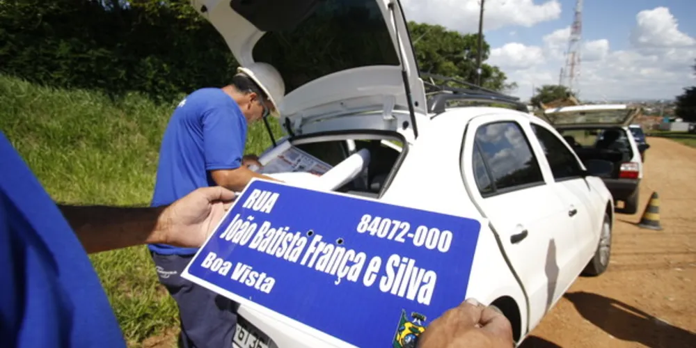 Placas de rua poderão ter propagandas e recurso será revertido para a Assistência Social