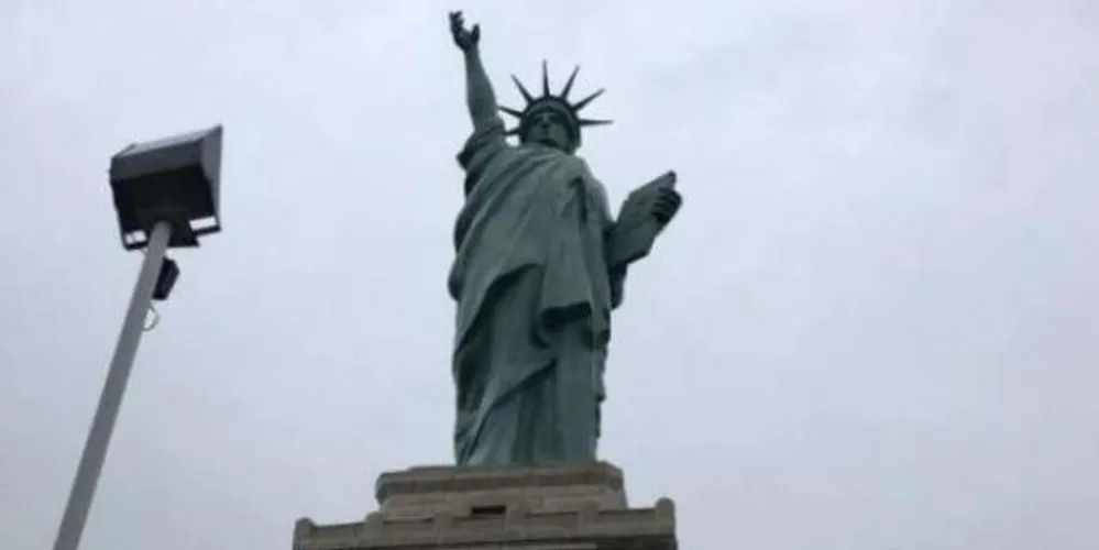 Imagem ilustrativa da imagem Tocha de estátua da Havan cai durante temporal em Umuarama