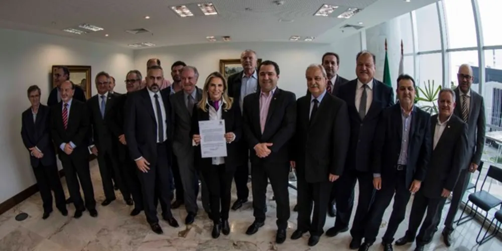 Imagem ilustrativa da imagem Governo assina projeto de renegociação de dívidas a pedido do setor produtivo