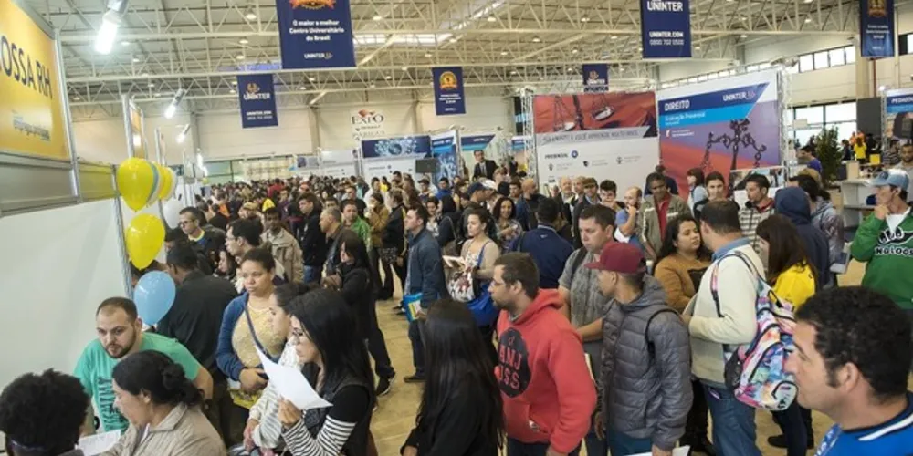 Fila em feira de emprego realizada em 2017