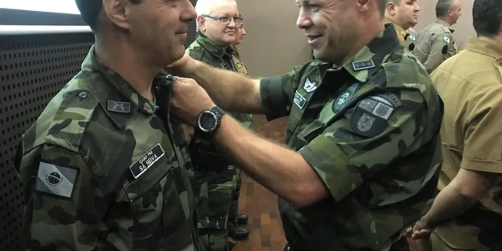 Imagem ilustrativa da imagem Militares de PG recebem divisas em cerimônia