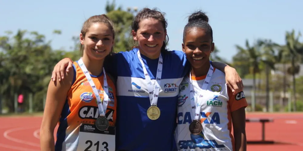 Imagem ilustrativa da imagem Atleta de PG quebra recorde nos 400m com barreiras