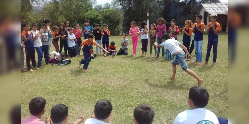 Imagem ilustrativa da imagem Projeto de capoeira motiva alunos de Piraí do Sul