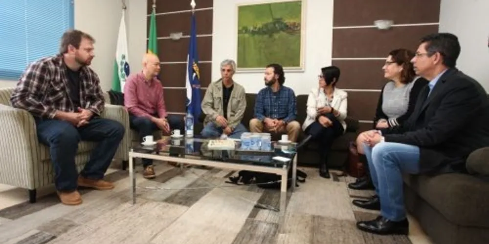 Imagem ilustrativa da imagem UEPG recebe comitiva inglesa em processo de internacionalização