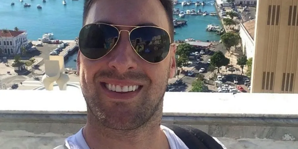 BDAY - Fernando Gawronski será muito cumprimentado pela passagem de seu aniversário, no próximo sábado (29). Da coluna RC os votos de alegrias e realizações.