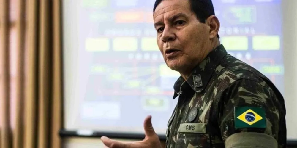 General Hamilton Mourão defendeu uma 'implementação séria da reforma trabalhista' e classificou benefícios como 'jabuticabas'