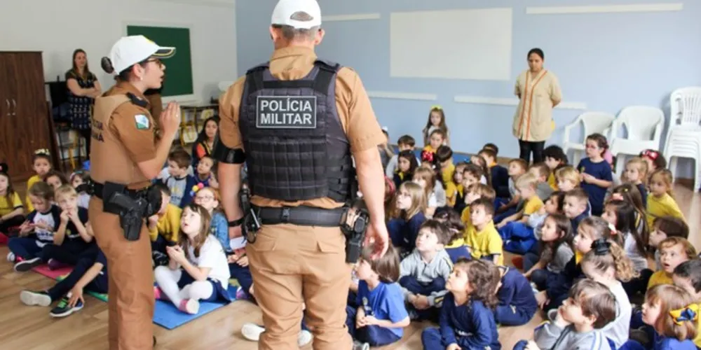 Imagem ilustrativa da imagem Centro de Educação Infantil recebe visita da PM de Ponta Grossa