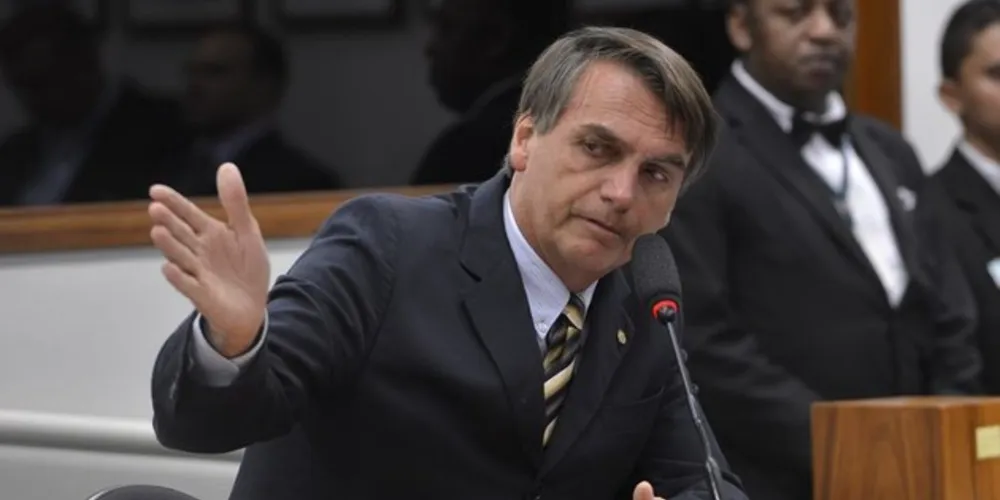Imagem ilustrativa da imagem Bolsonaro recebe alta, deixa hospital e vai para o Rio