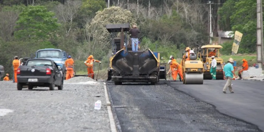 Imagem ilustrativa da imagem Pavimentação de avenida em Palmeira entra na fase final