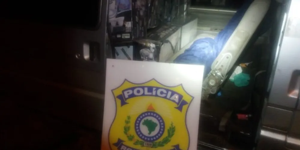 Imagem ilustrativa da imagem PRF apreende carga de panelas que seria vendida em PG