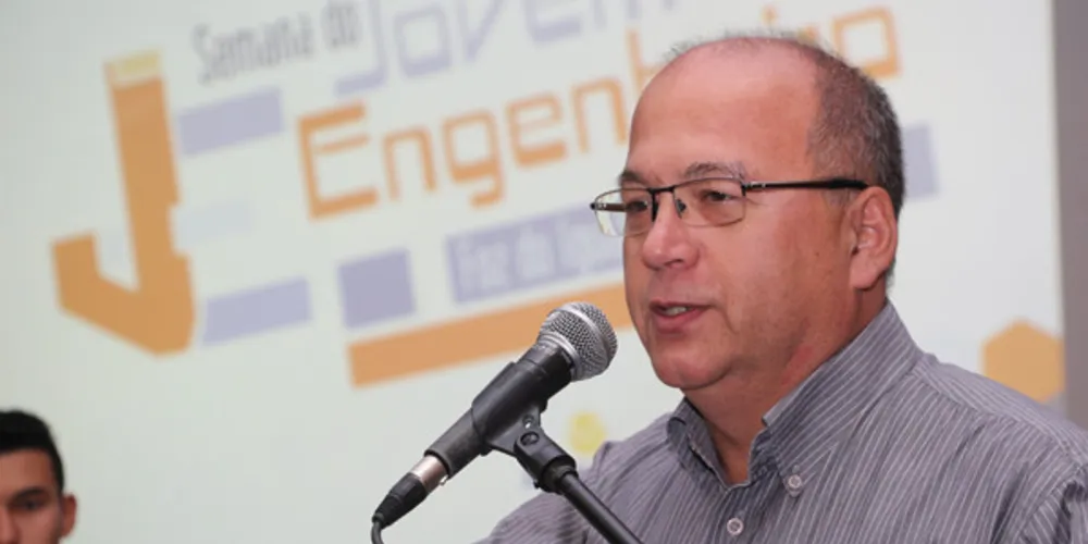 Imagem ilustrativa da imagem Presidente do Senge Paraná palestra em Ponta Grossa