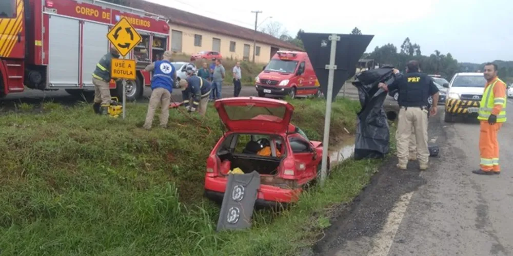 Imagem ilustrativa da imagem Acidente  grave na BR-277 deixe mulher morta e homem ferido