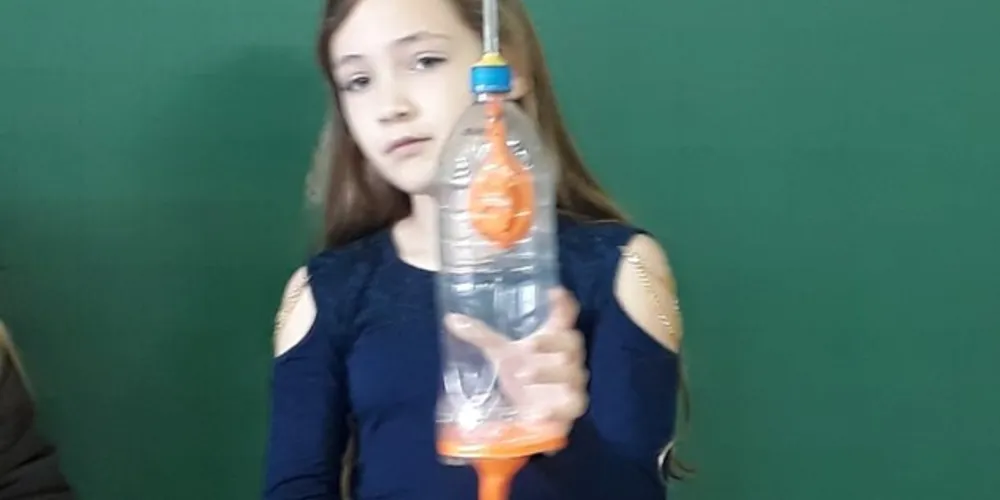 Imagem ilustrativa da imagem Alunos reproduzem sistema respiratório em sala
