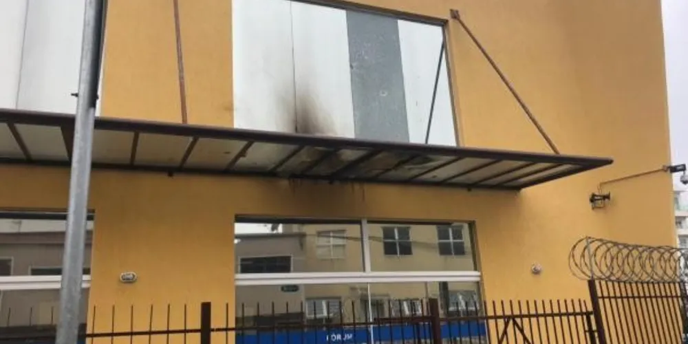 Imagem ilustrativa da imagem Fórum de São José dos Pinhais é alvo de bombas