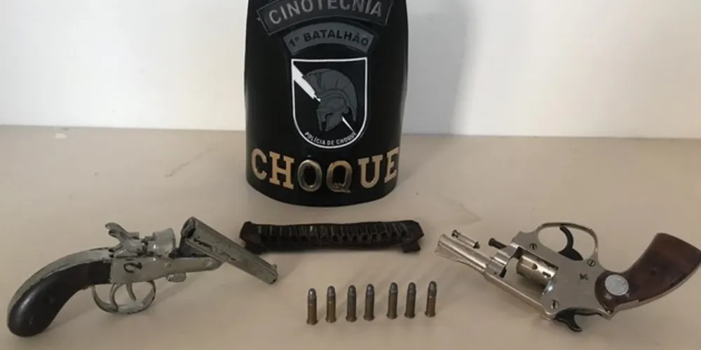 Armas foram apreendidas e levadas à Delegacia